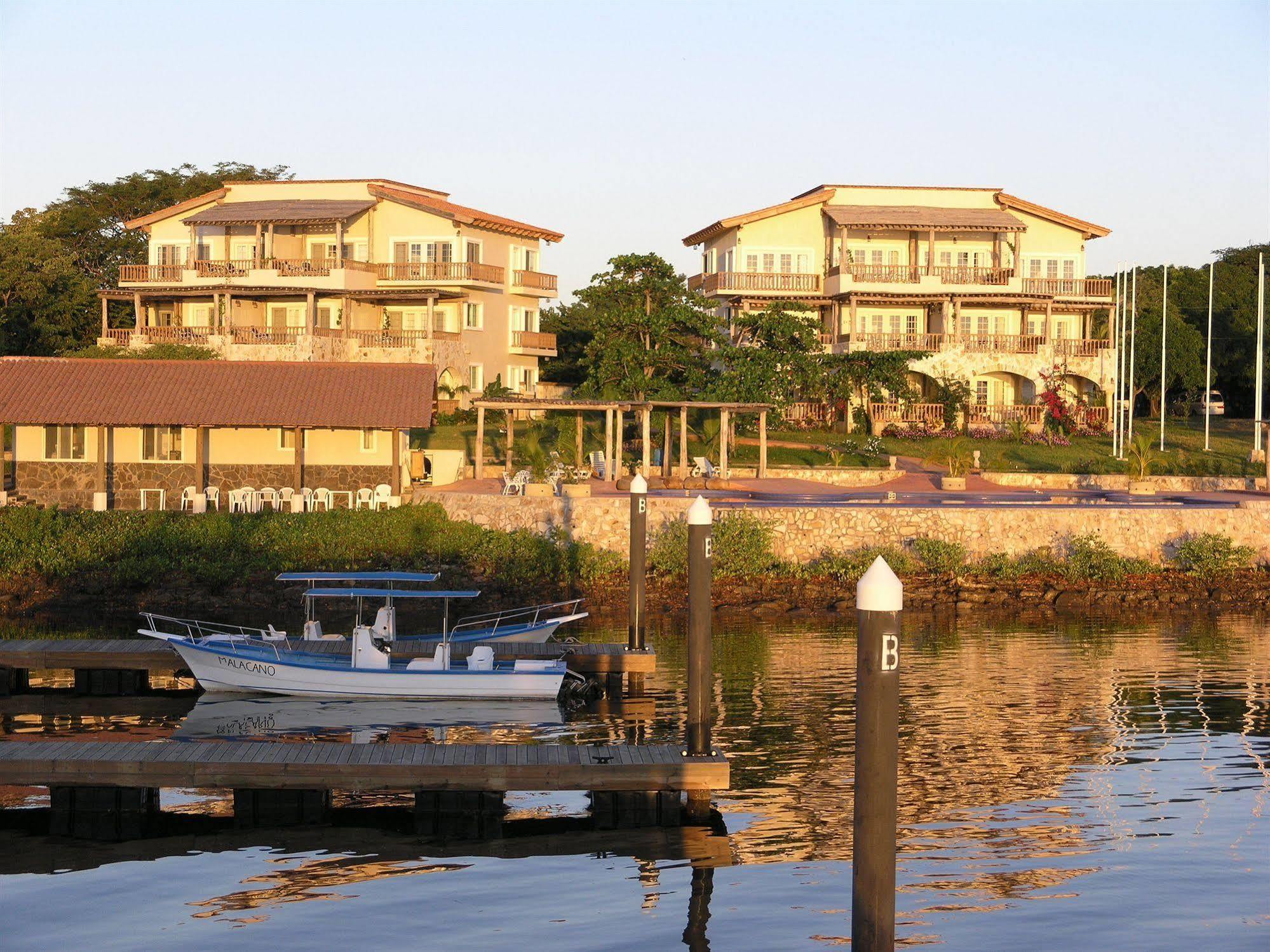ホテル Marina Puesta Del Sol Aposentillo エクステリア 写真